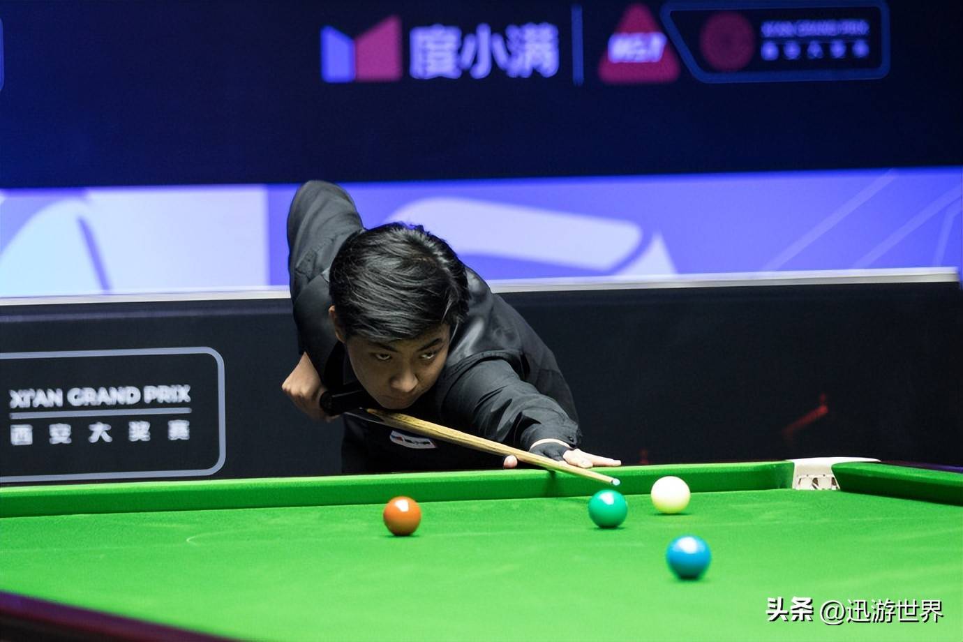 高度一致的 高度一致的