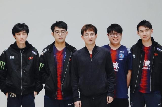 中突然分球 中突然分球